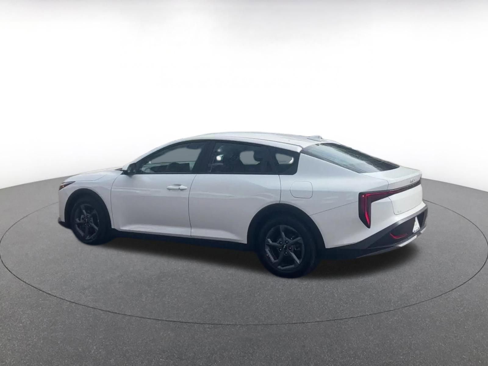 Used 2025 Kia K4 LXS image 10
