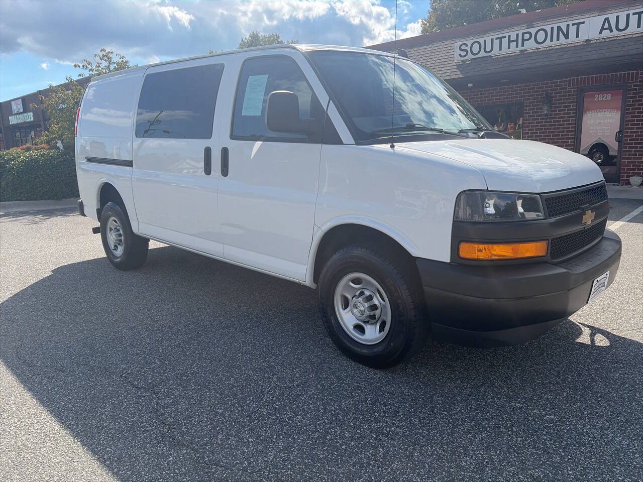 Used 2022 Chevrolet Express 2500 w/ Driver Convenience Package RWD image 5