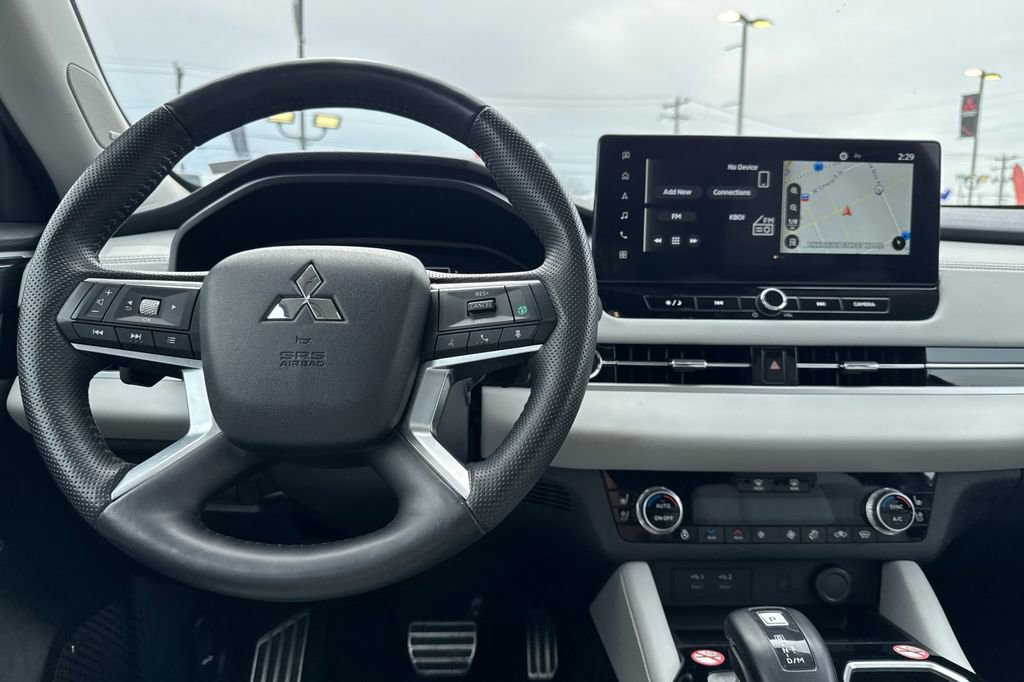 Used 2025 Mitsubishi Outlander SEL AWD/4WD image 14