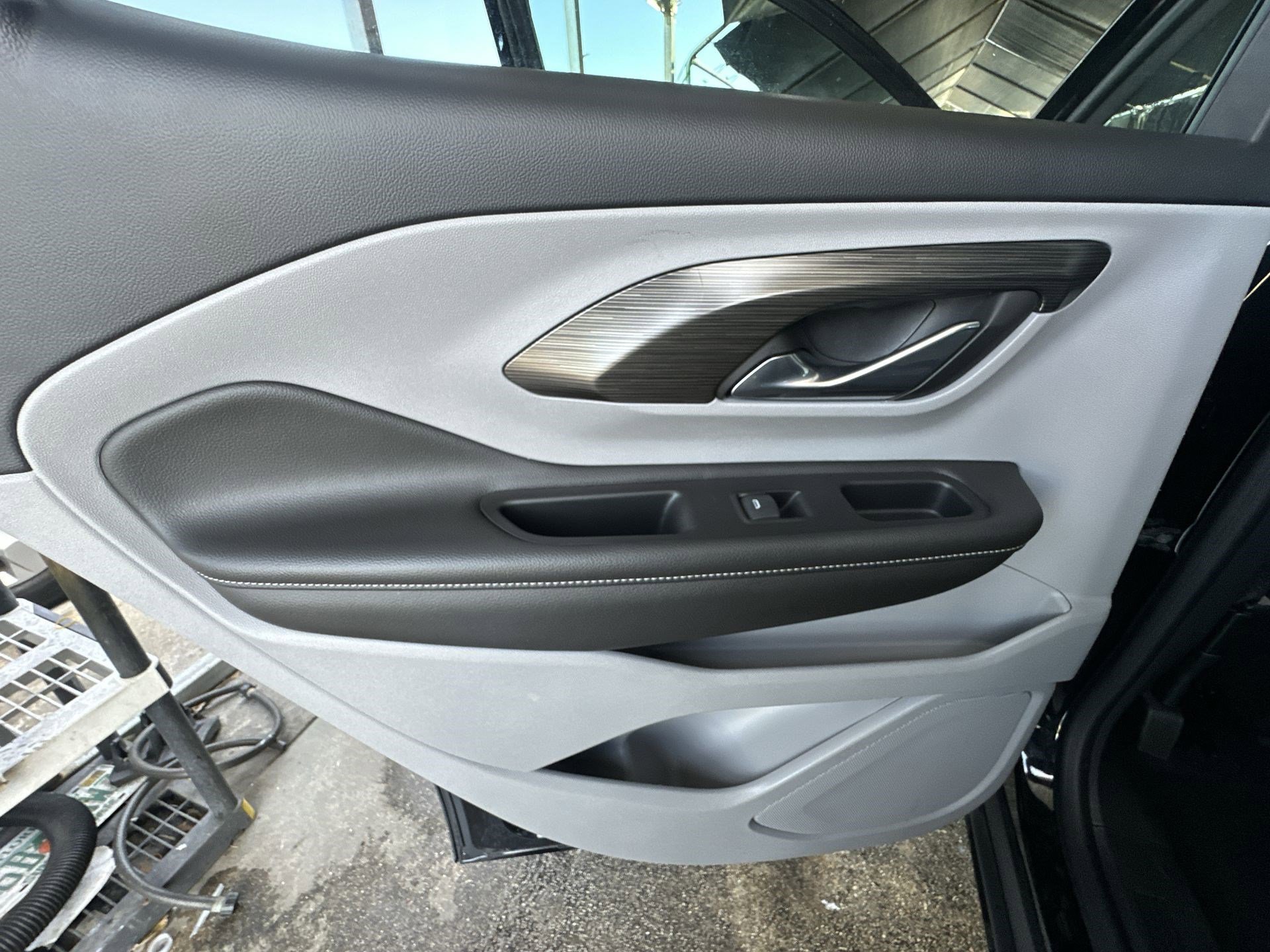 Used 2024 GMC Terrain SLT image 29