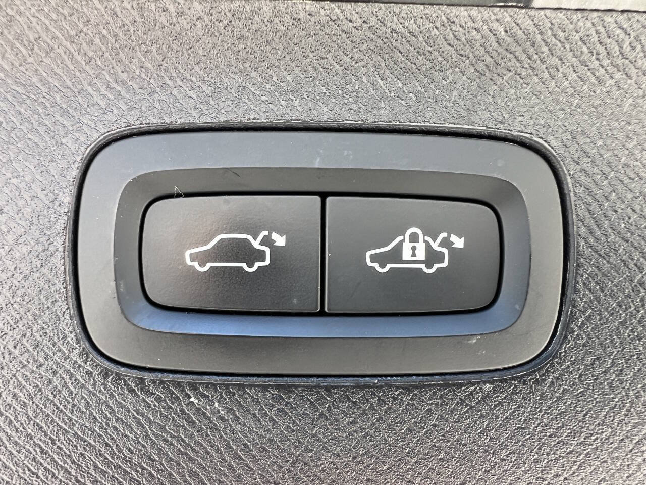 Used 2018 Volvo XC90 T6 Momentum w/ Convenience Package AWD/4WD image 25