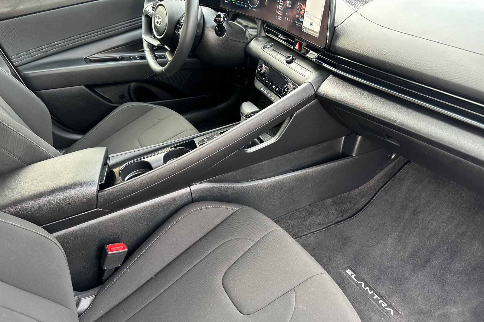 Certified 2025 Hyundai Elantra SEL image 15