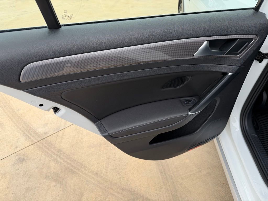 Used 2019 Volkswagen Golf Alltrack S image 16