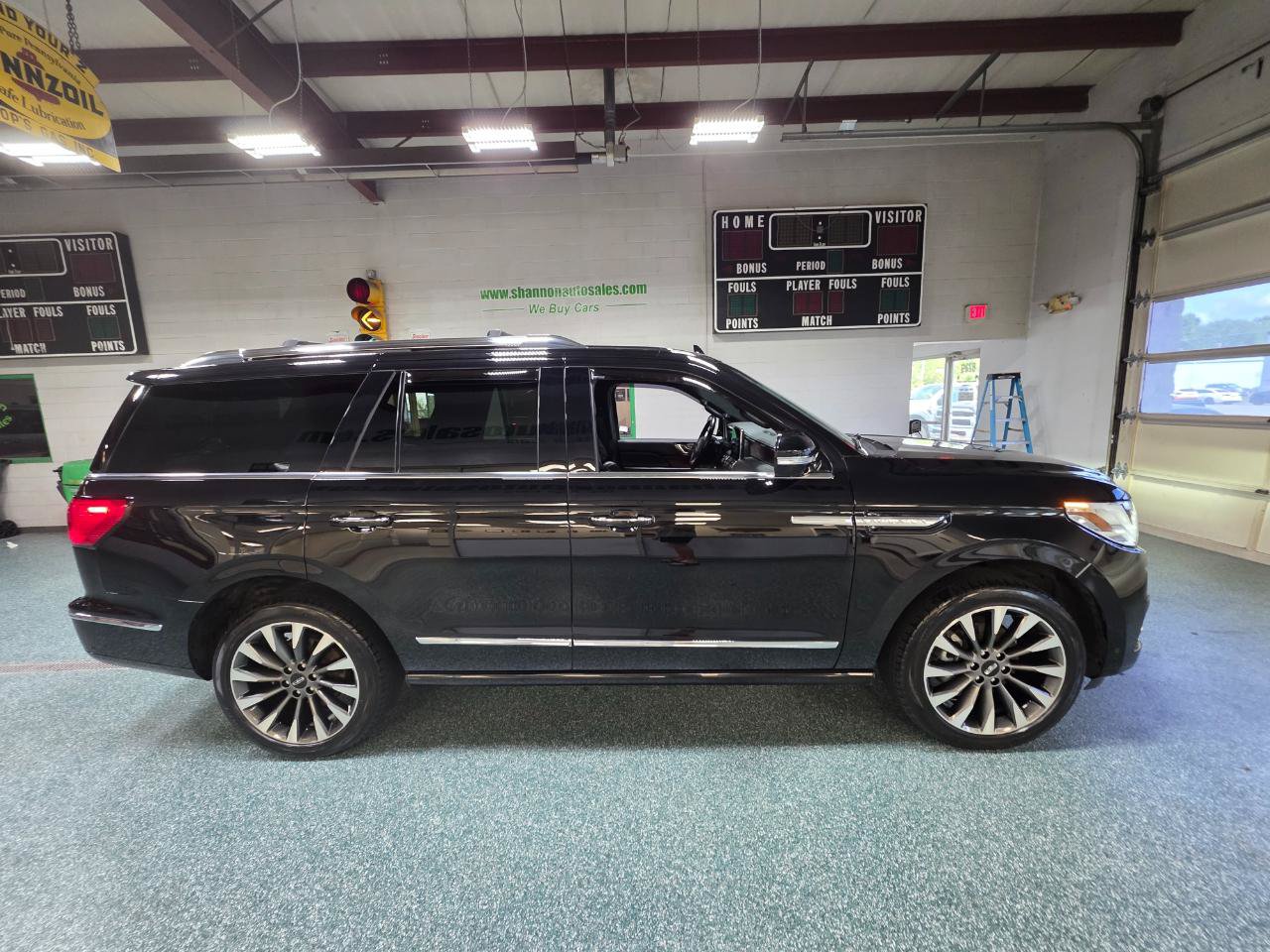 Used 2021 Lincoln Navigator Reserve w/ Luxury Package AWD/4WD image 5