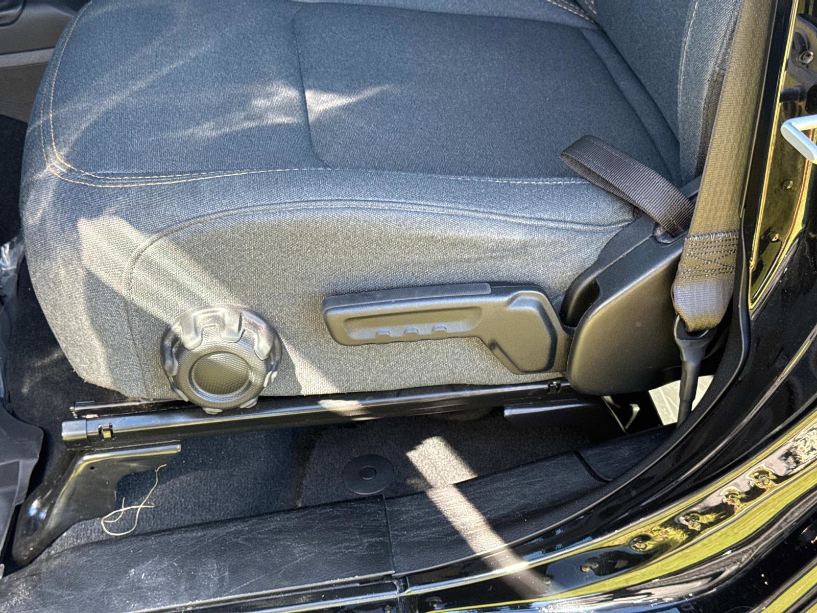 Certified 2024 Jeep Gladiator Sport AWD/4WD image 19