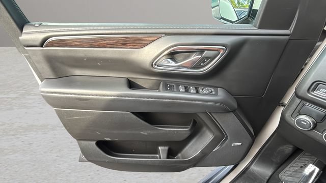Used 2023 Chevrolet Suburban LT RWD image 17