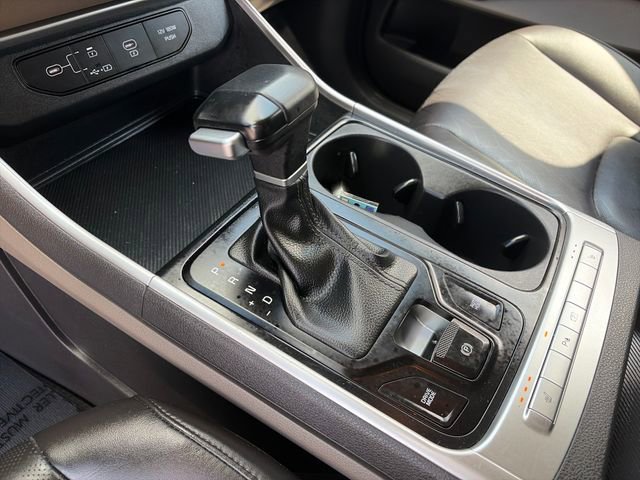 Used 2025 Kia Carnival FWD image 32