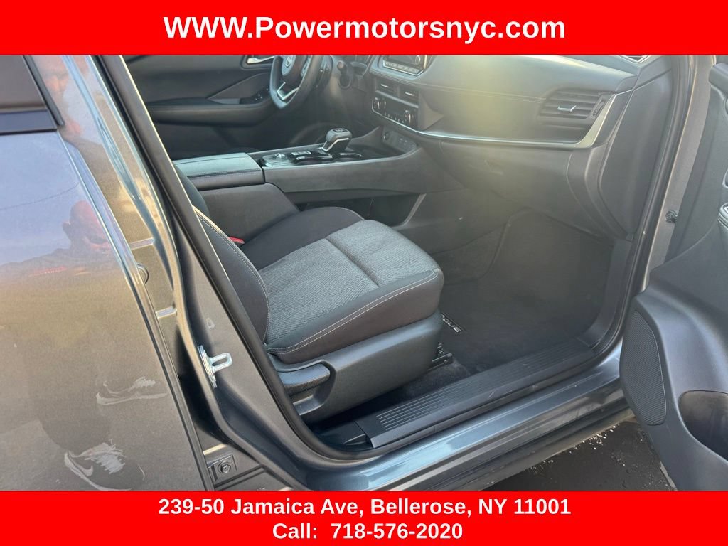 Used 2024 Nissan Rogue SV FWD image 27