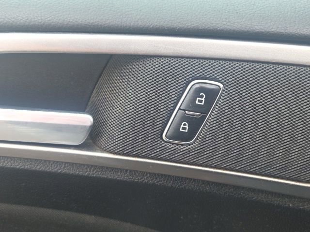 Used 2017 Ford Fusion SE FWD image 18