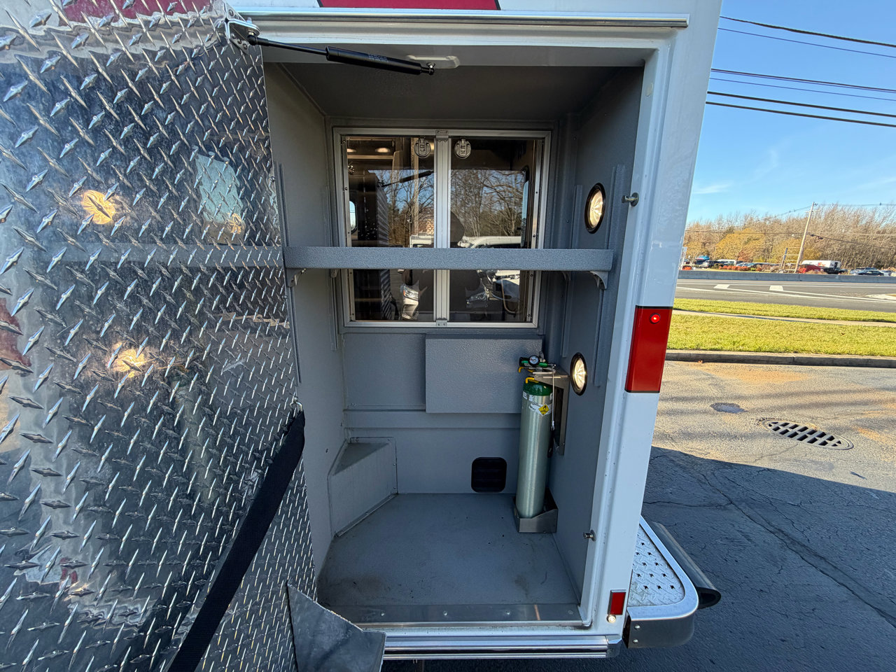 Used 2015 Chevrolet Express 4500 w/ Ambulance Package image 20