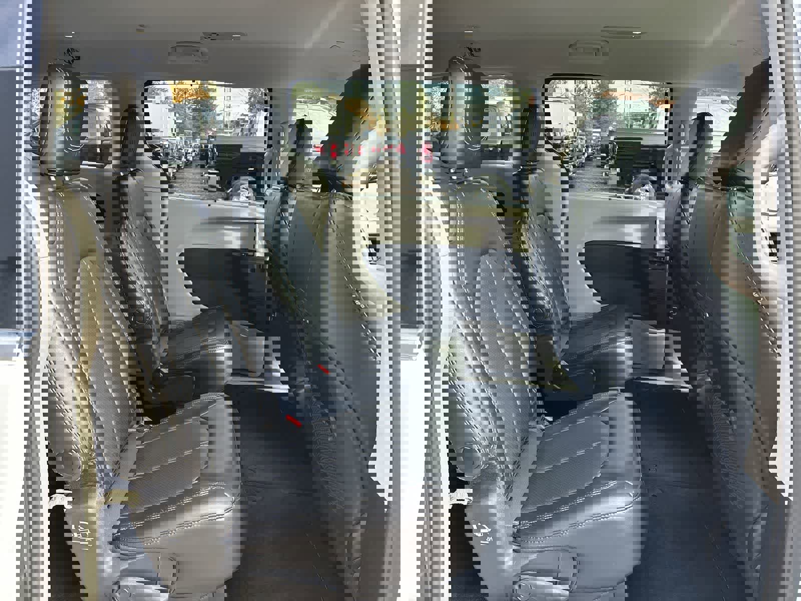 Certified 2024 Chrysler Pacifica Touring-L image 5