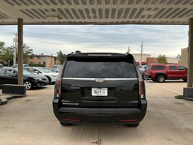 Used 2017 Cadillac Escalade ESV Luxury w/ LPO, Radiant Package RWD image 6