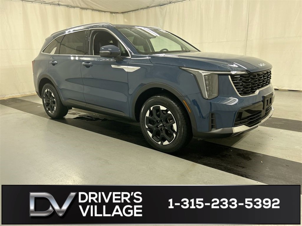 Certified 2025 Kia Sorento S image 1