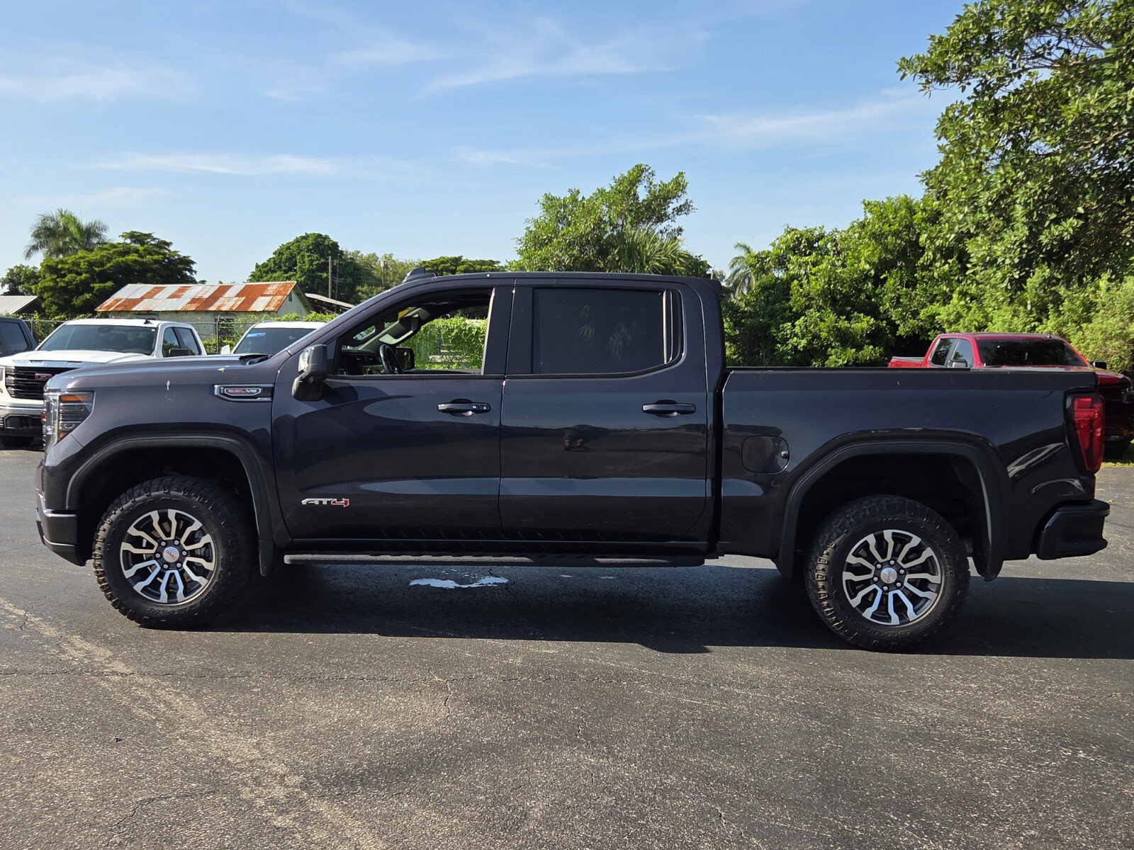 Used 2023 GMC Sierra 1500 AT4 w/ AT4 Premium Package AWD/4WD image 2