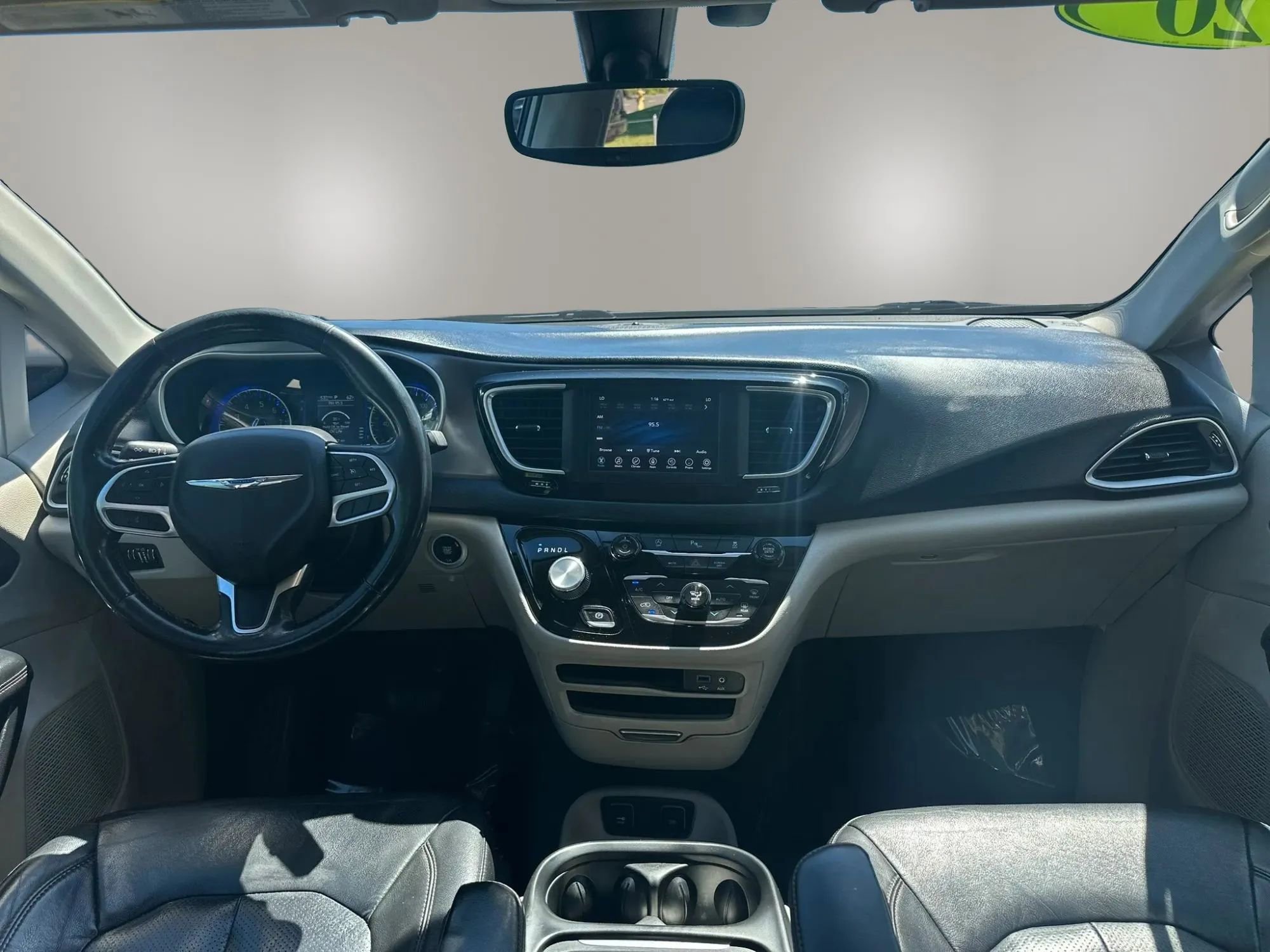 Used 2020 Chrysler Pacifica Touring-L FWD image 16