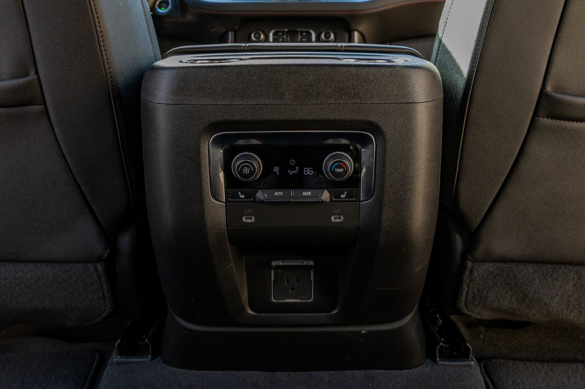 Used 2023 Chevrolet Suburban RST w/ Sport Performance Package image 32