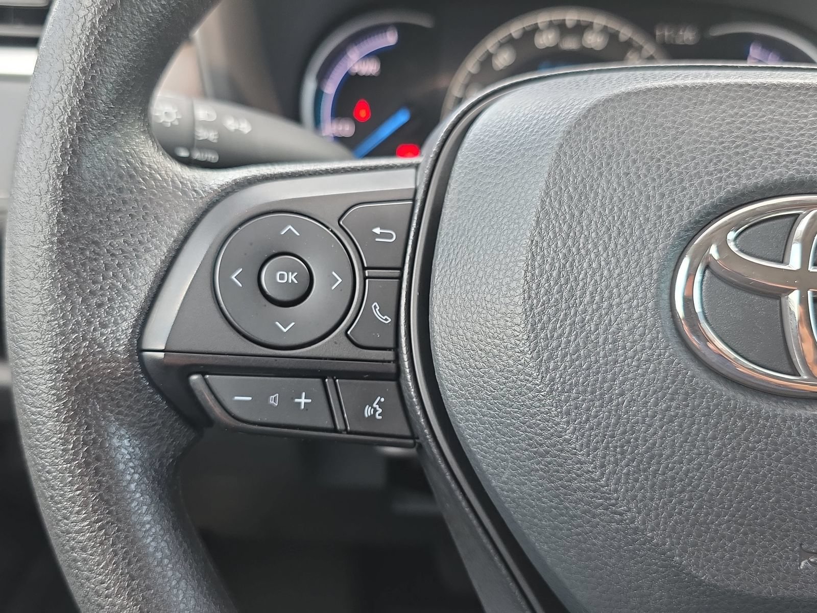 Used 2025 Toyota RAV4 XLE AWD/4WD image 16