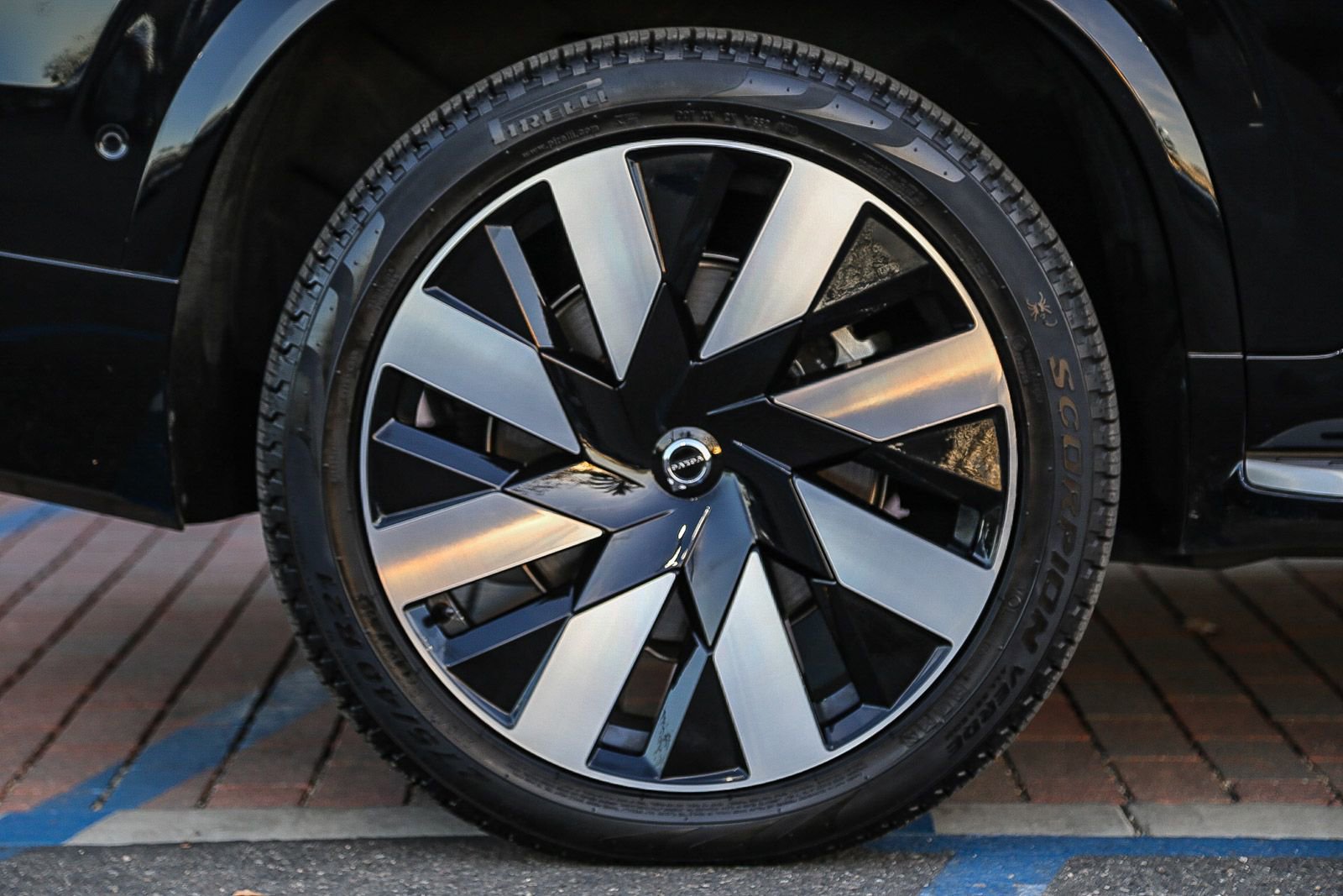 Used 2023 Volvo XC90 T8 Ultimate image 12