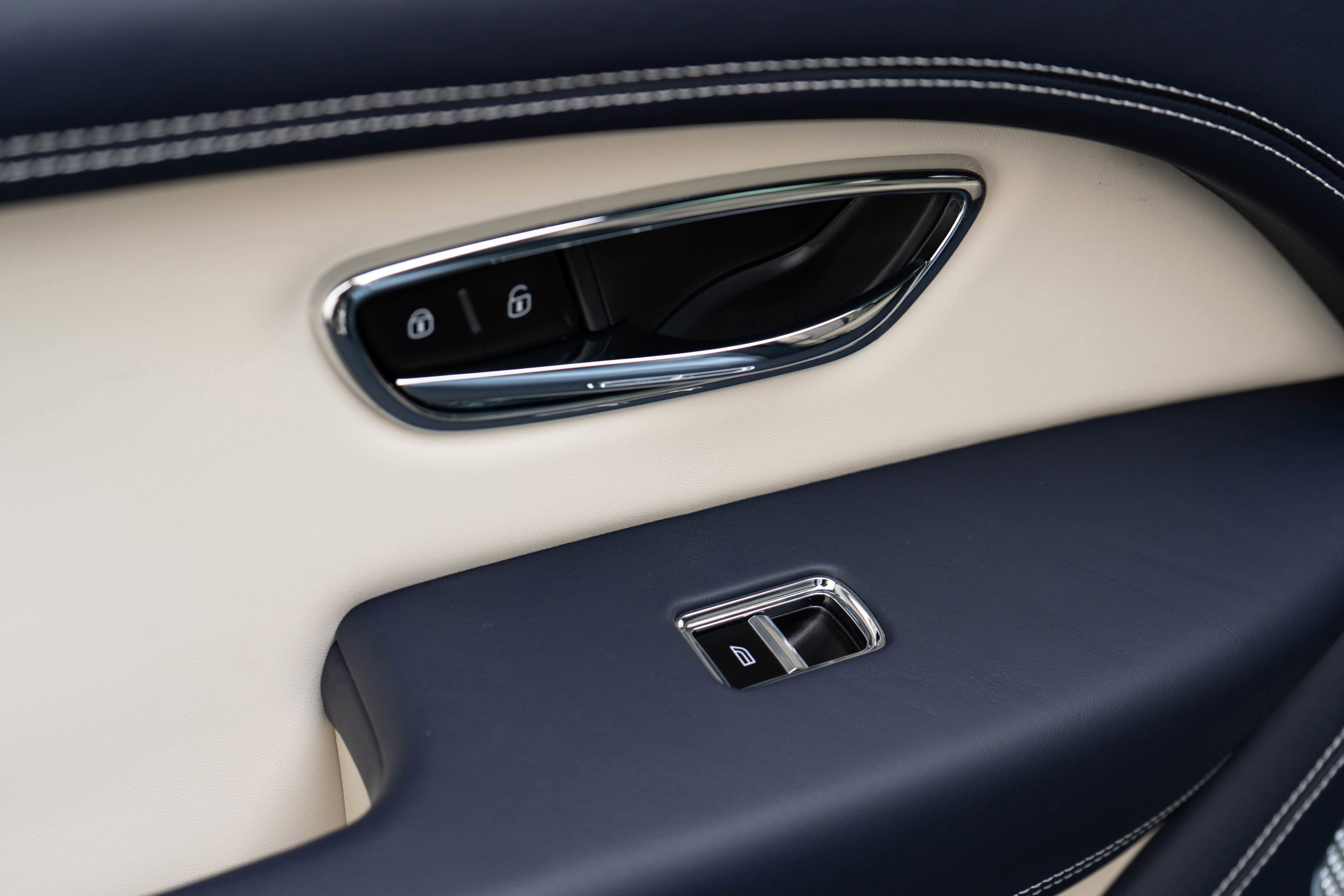 Used 2023 Bentley Bentayga image 30