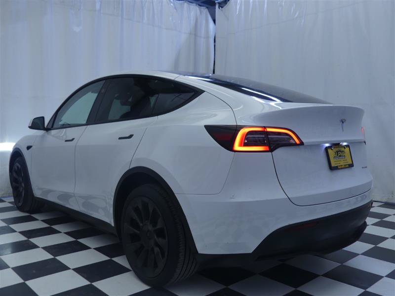 Used 2024 Tesla Model Y Long Range AWD/4WD image 4