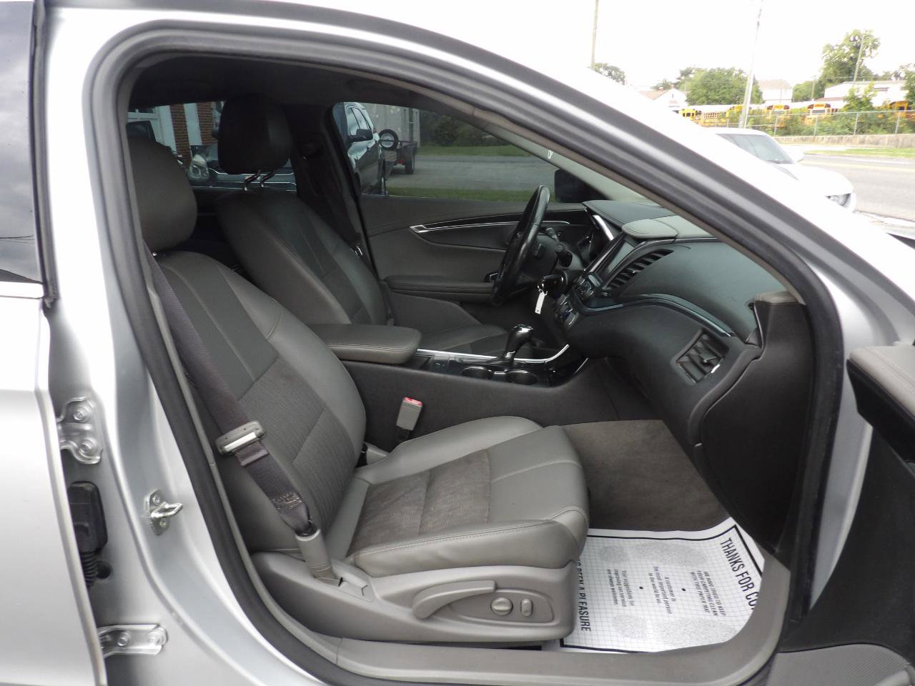 Used 2017 Chevrolet Impala LT FWD image 22