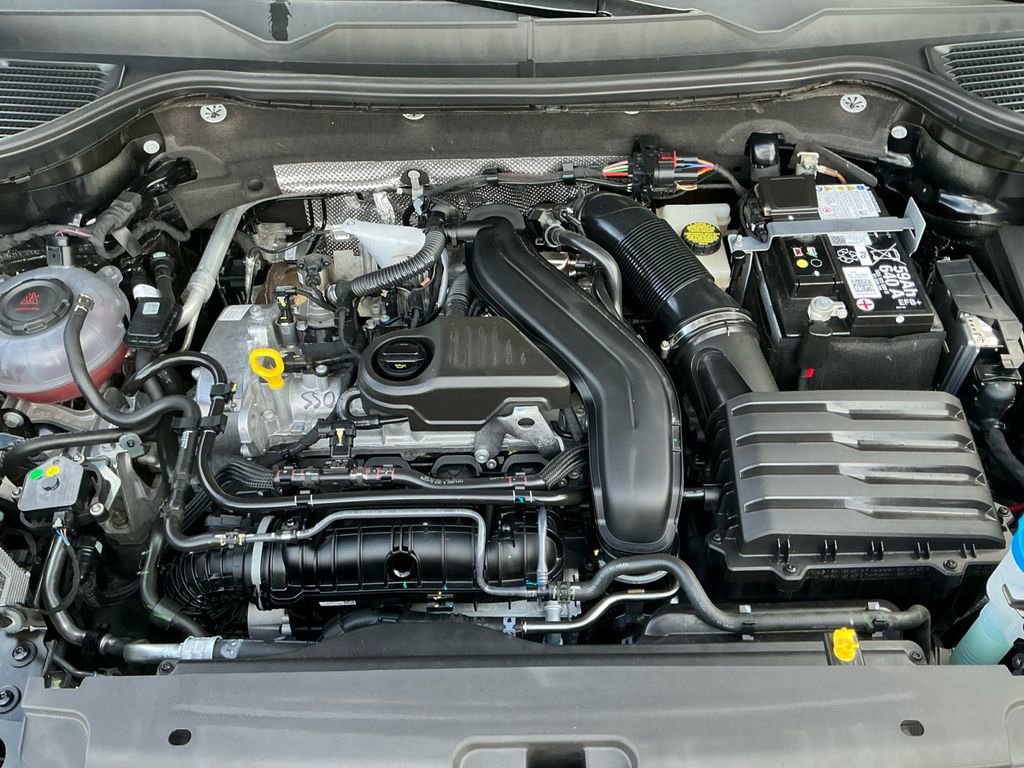 Used 2025 Volkswagen Taos SE w/ Panoramic Sunroof Package image 25