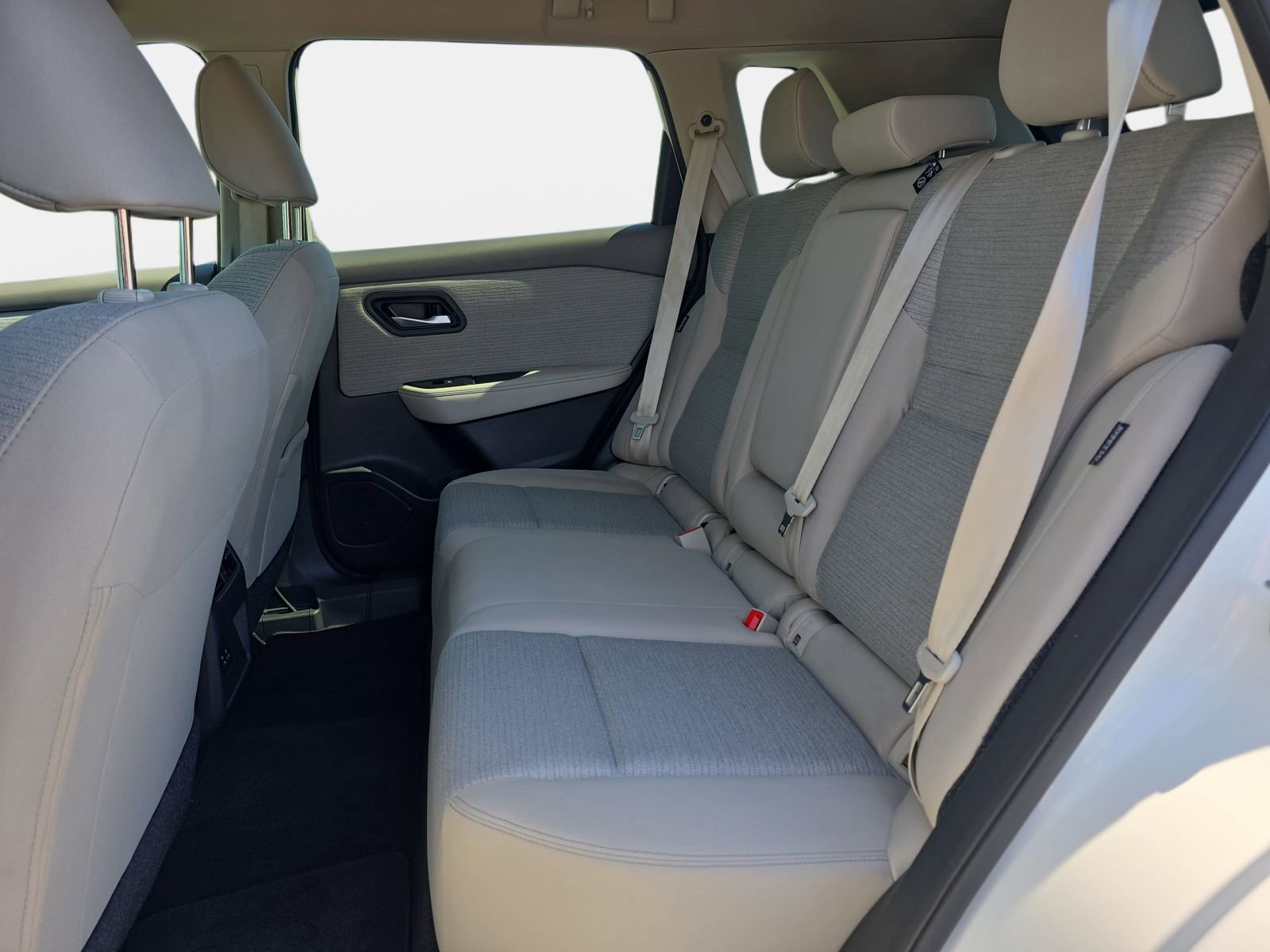 Used 2023 Nissan Rogue SV FWD image 13
