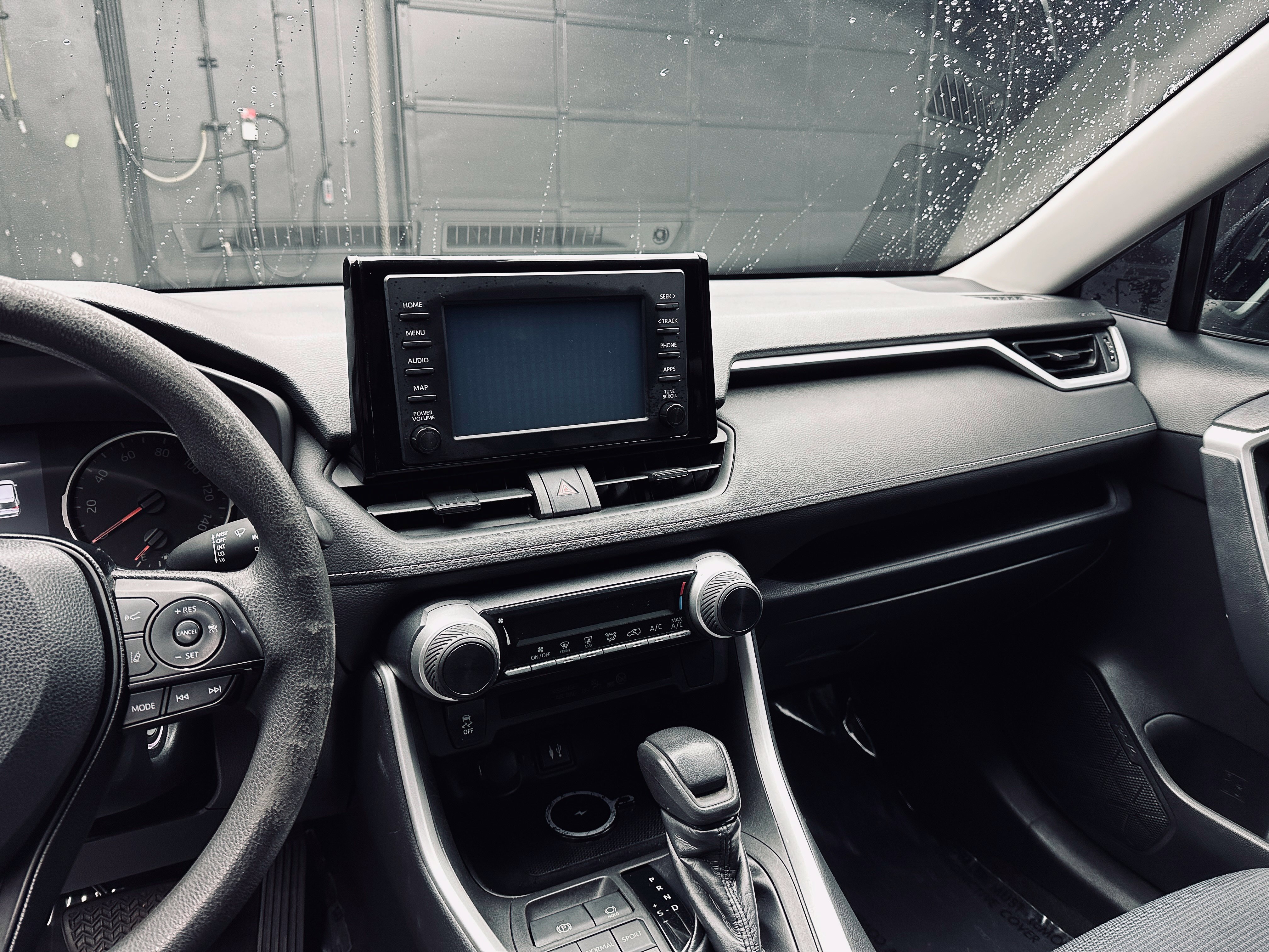 Used 2019 Toyota RAV4 LE w/ Carpet Mat Package FWD image 28