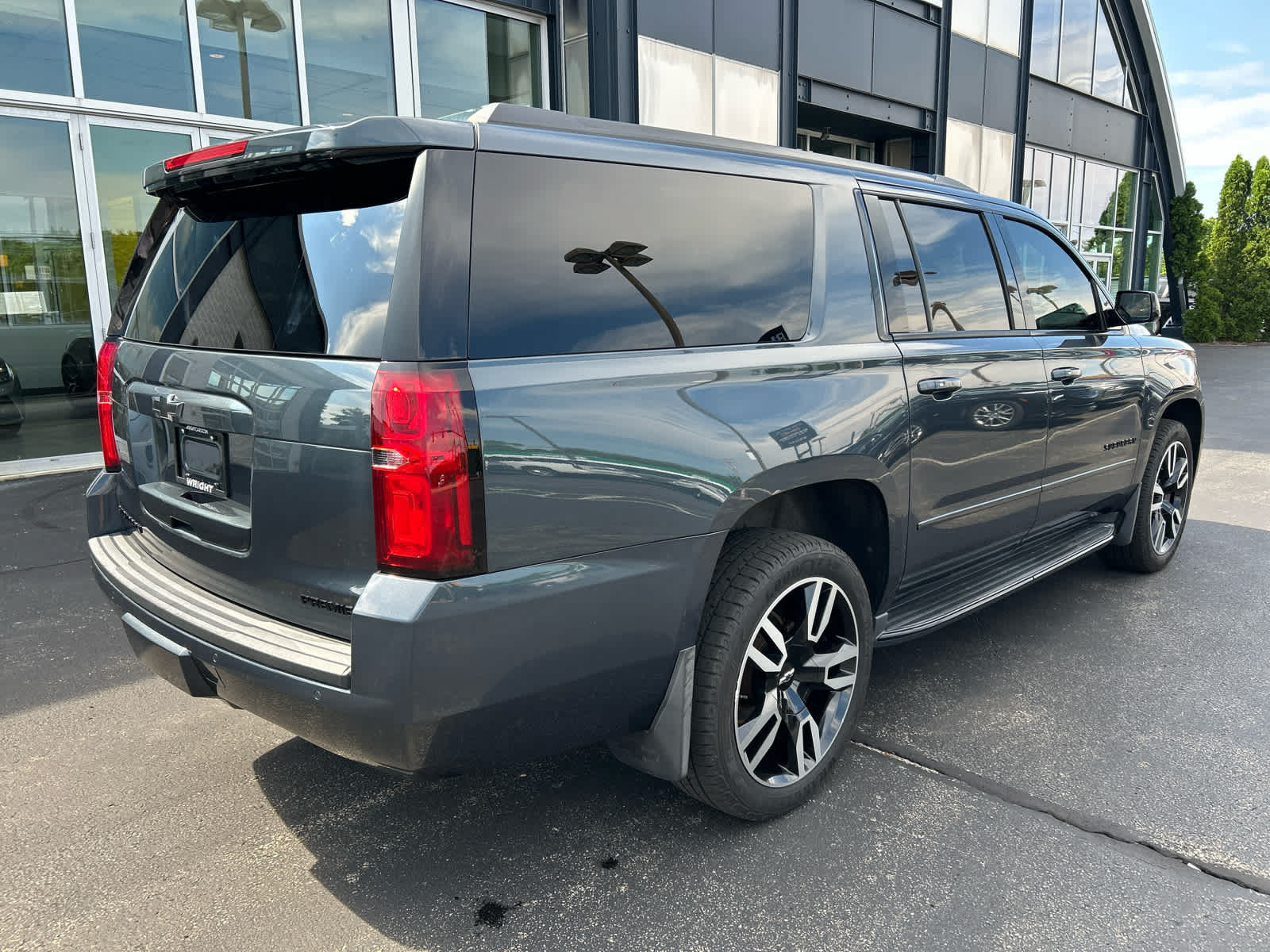 Used 2019 Chevrolet Suburban Premier AWD/4WD image 20