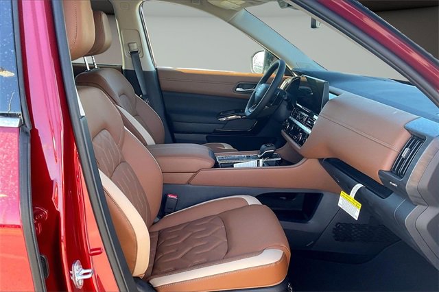 New 2026 Nissan Pathfinder Platinum image 11