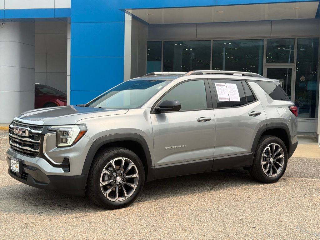 Certified 2025 GMC Terrain Elevation w/ Elevation Premium Package AWD/4WD image 3