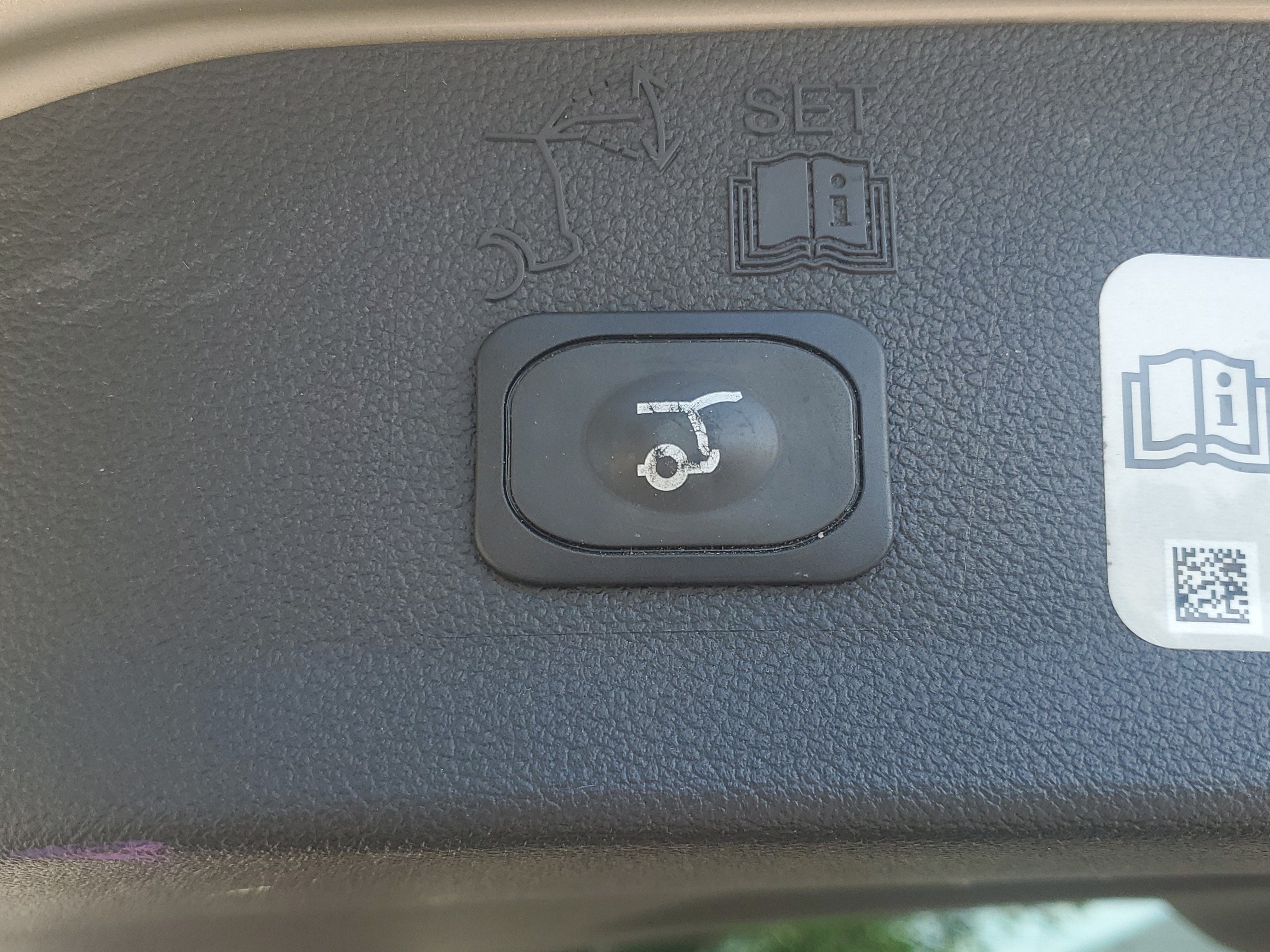 Used 2017 Ford Escape Titanium FWD image 28