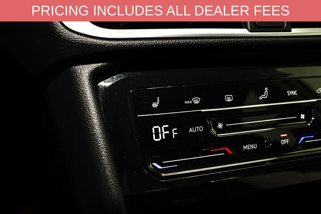 Used 2025 Volkswagen Taos SE AWD/4WD image 14