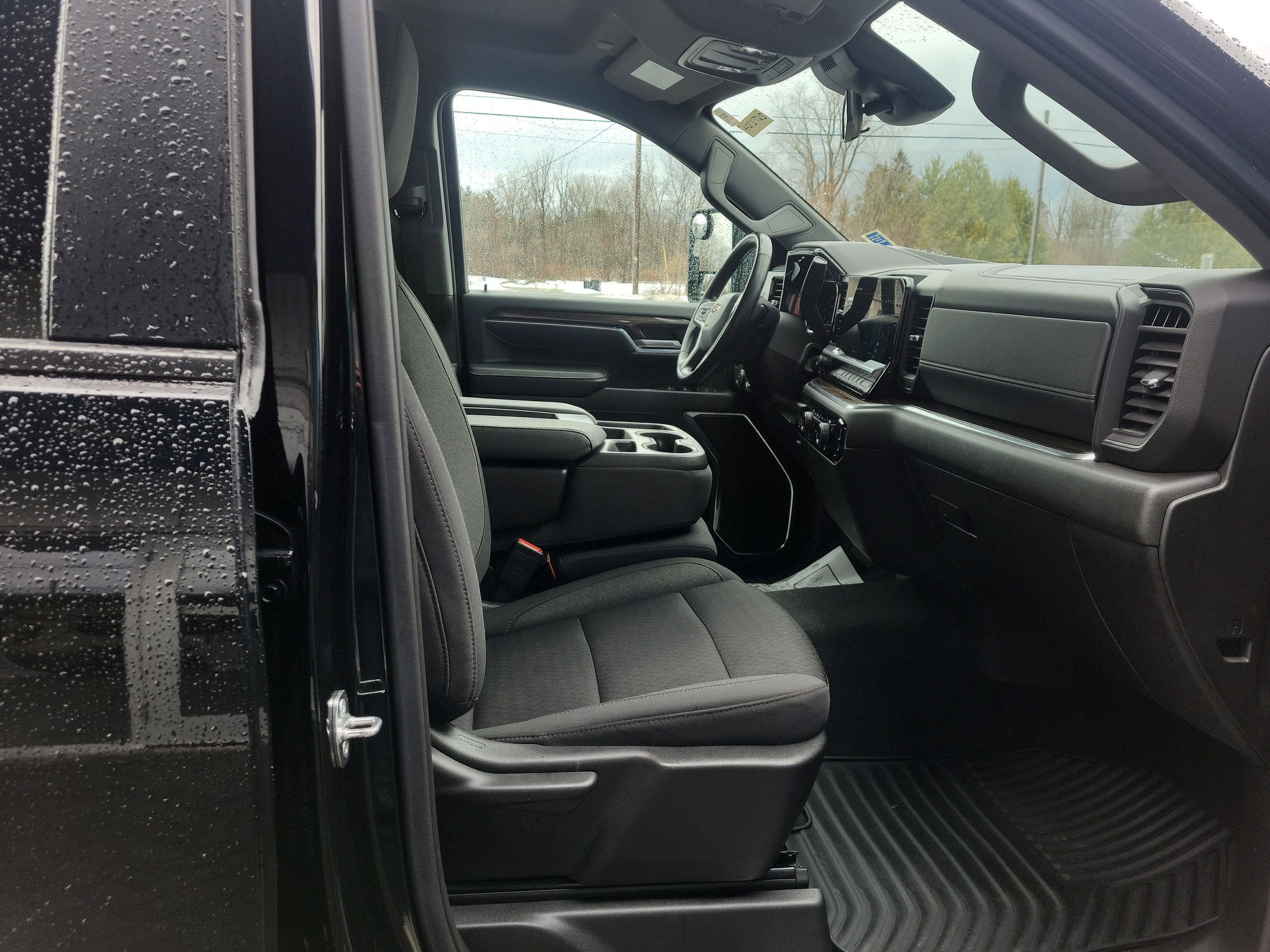 Certified 2024 Chevrolet Silverado 2500 LT w/ Convenience Package image 18