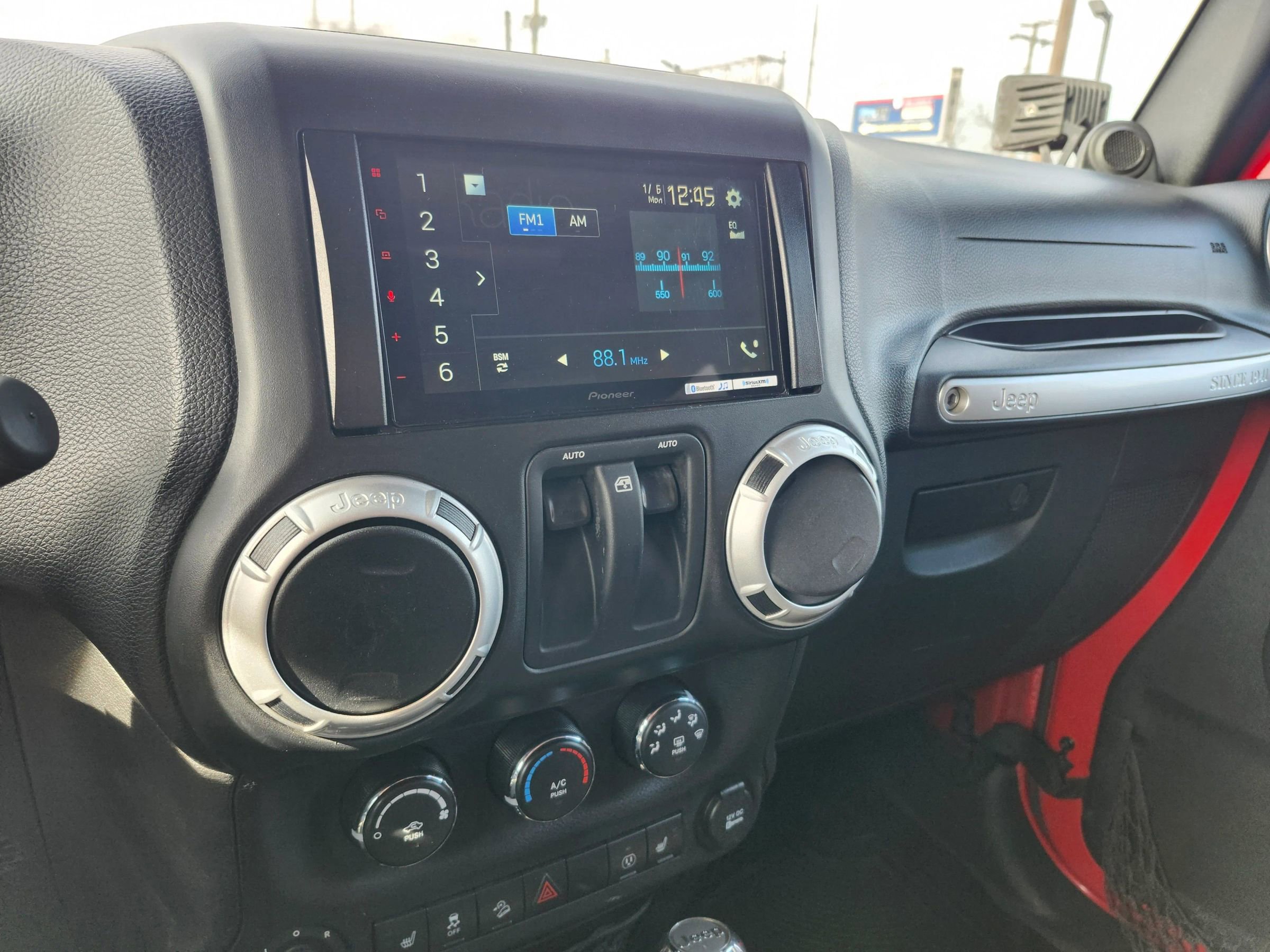 Used 2014 Jeep Wrangler Rubicon w/ Power Convenience Group image 16