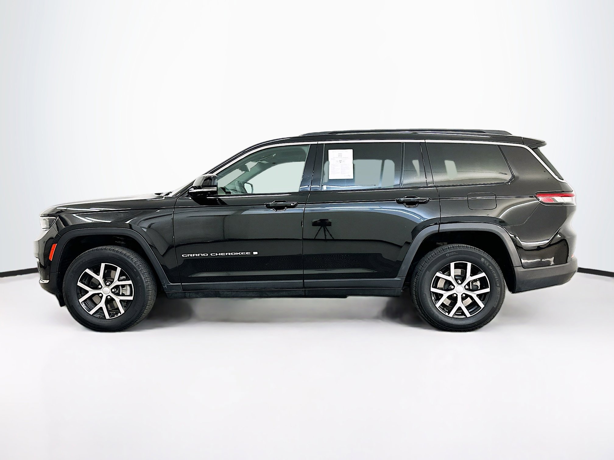 Used 2024 Jeep Grand Cherokee L Limited w/ Luxury Tech Group II image 4