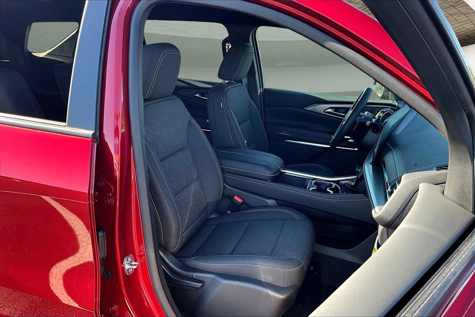 New 2025 Chevrolet Traverse LT w/ Enhanced Driving Package image 10