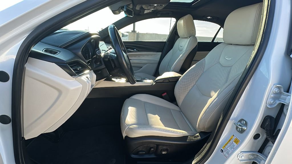 Used 2025 Cadillac CT4 Premium Luxury image 4