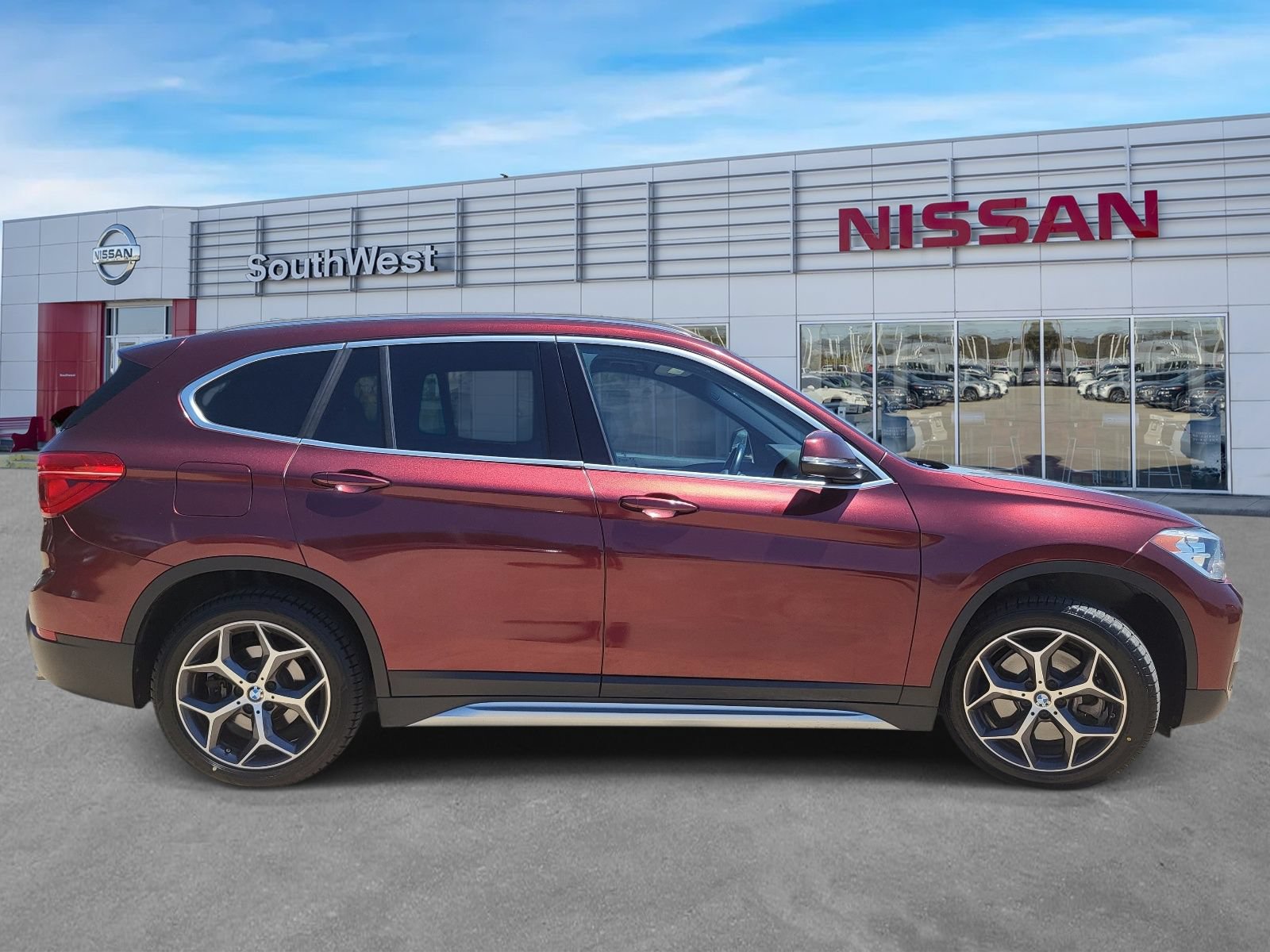 Used 2018 BMW X1 xDrive28i AWD/4WD image 4