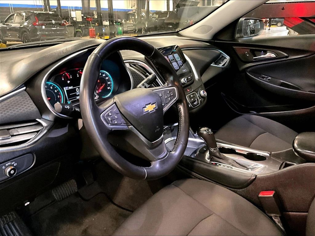 Used 2018 Chevrolet Malibu LT FWD image 8