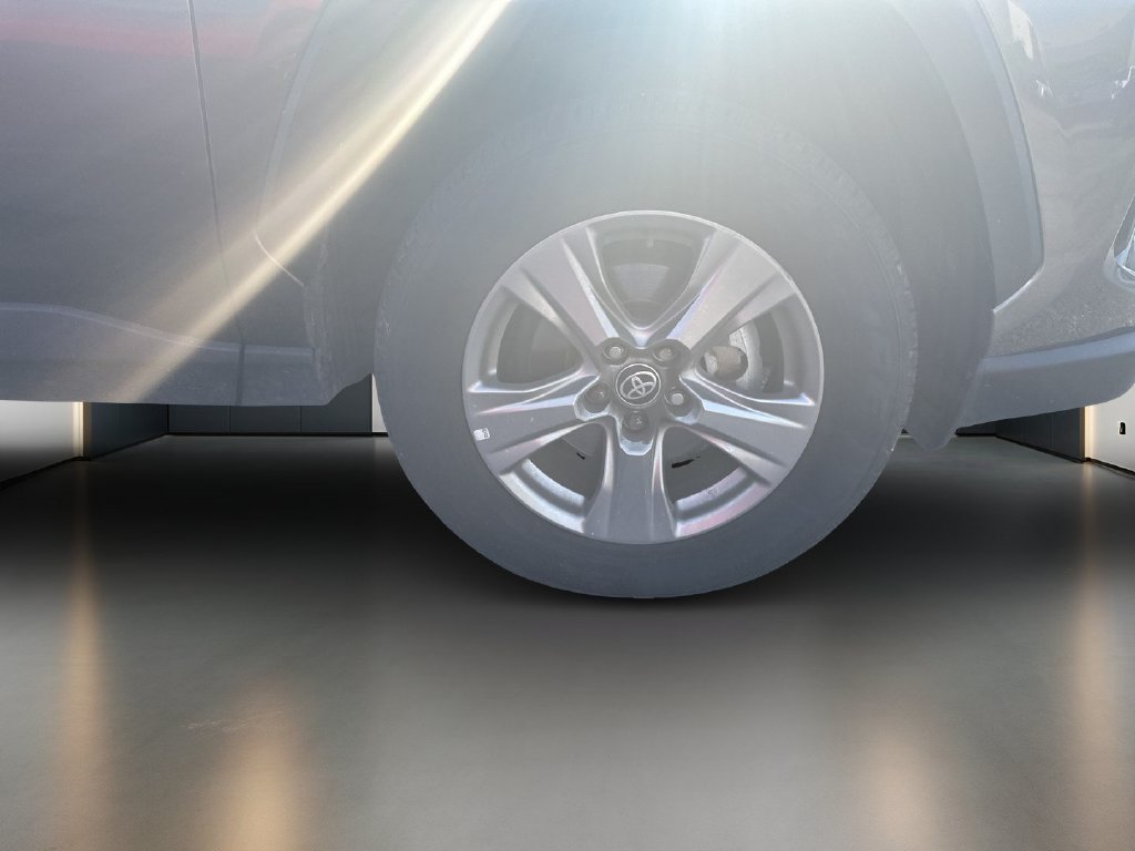 Used 2024 Toyota RAV4 XLE AWD/4WD image 11
