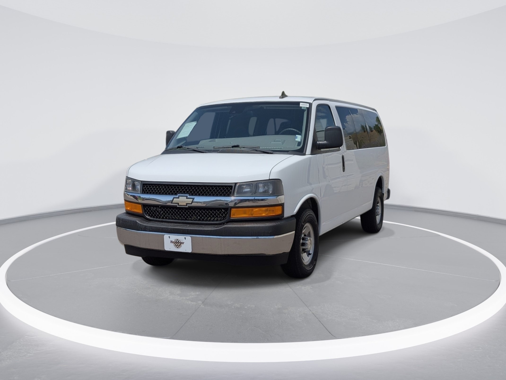 Used 2019 Chevrolet Express 2500 LT w/ LT Preferred Equipment Group RWD image 3