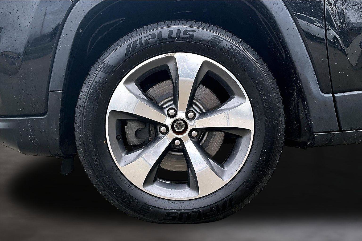Used 2020 Jeep Cherokee Limited image 10