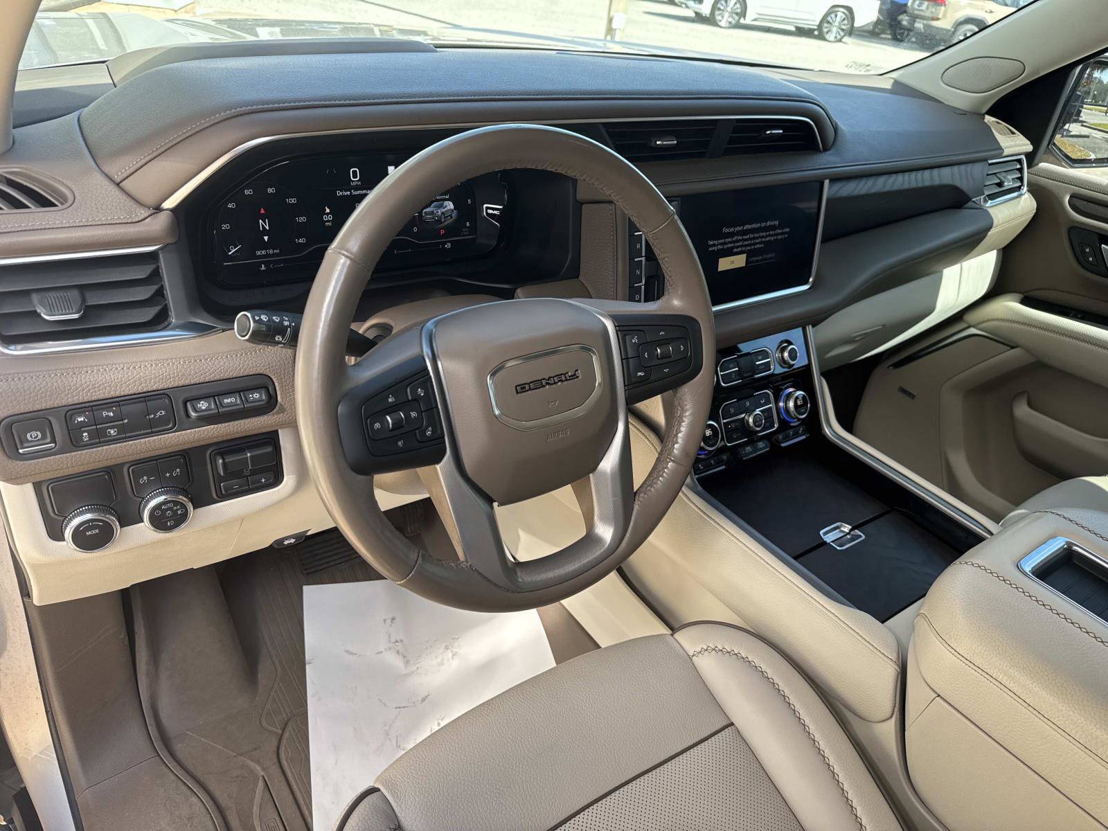 Used 2022 GMC Yukon XL Denali w/ Denali Premium Package image 23