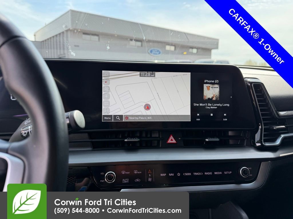 Used 2024 Kia Sportage EX image 3