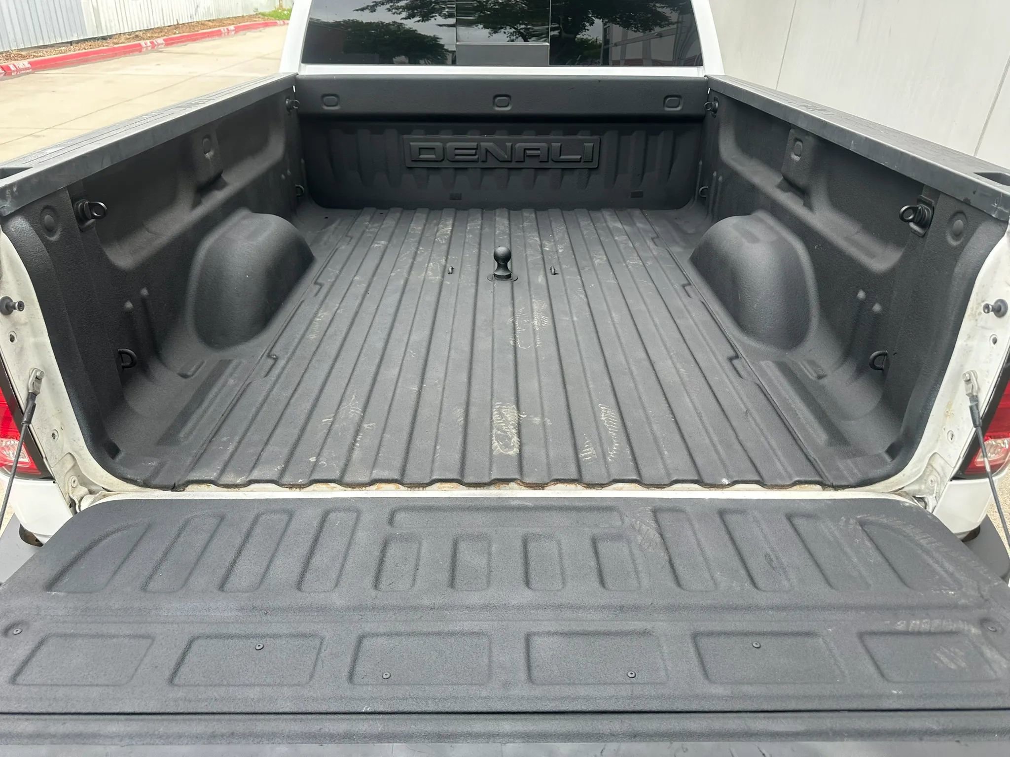 Used 2015 GMC Sierra 2500 Denali w/ Duramax Plus Package AWD/4WD image 16