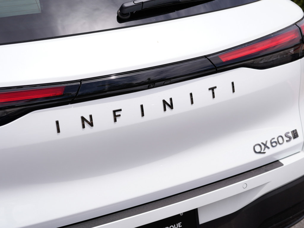 Certified 2026 INFINITI QX60 Sport w/ Dark Cargo Package AWD/4WD image 16