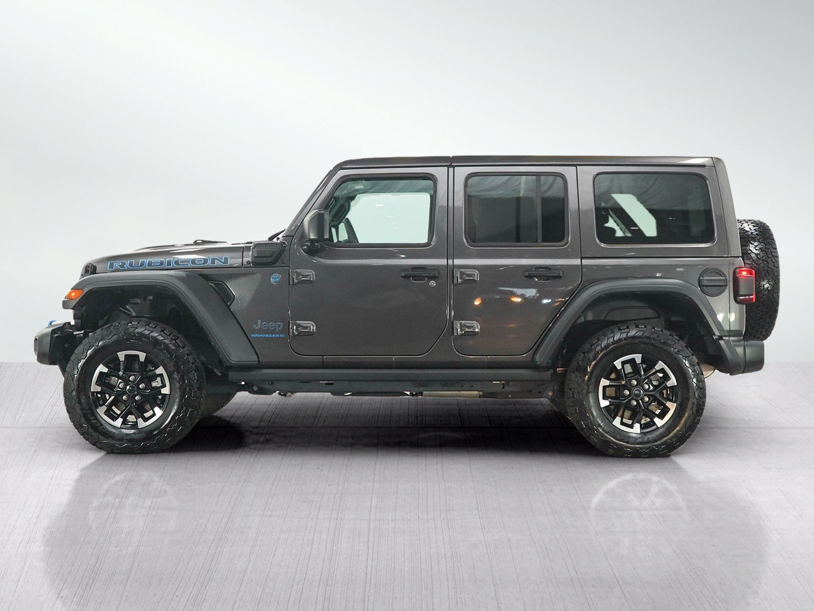 Used 2025 Jeep Wrangler Unlimited Rubicon 4xe w/ Convenience Group AWD/4WD image 2