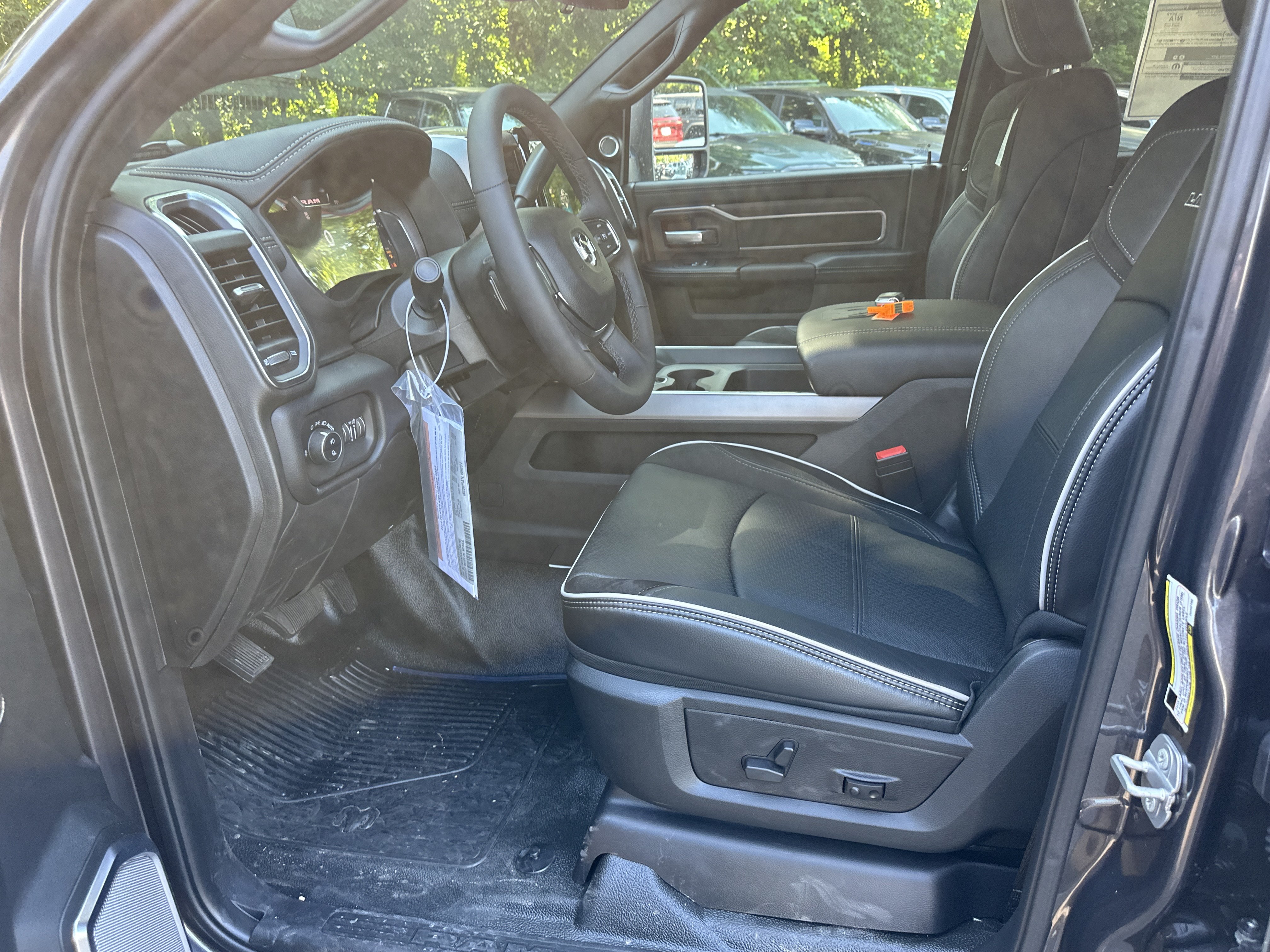 New 2026 RAM 5500 4x4 Crew Cab w/ Laramie Trim Package image 28