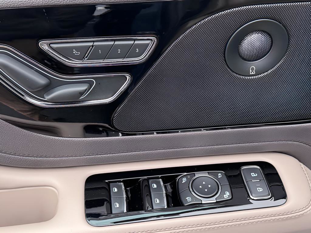 Used 2021 Lincoln Aviator Reserve w/ Equipment Group 201A image 30